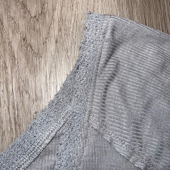 Woman’s Altar’d State Gray Ribbed Boho Chic V-Neck Top Peplum Size Medium - Picture 7 of 8